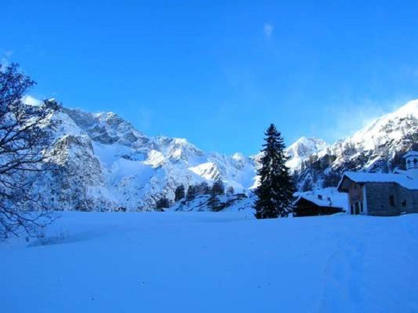 Val d'Otro Neve e Chiesa Valle Otro in Inverno