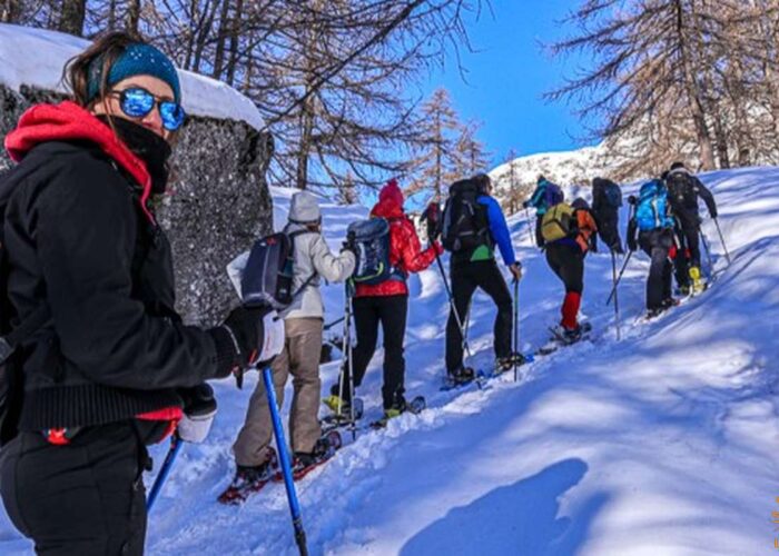 Valle Orco Carro griuppo per fare trek Trekking Lifeintrek Ciaspole Ciapolate Zainoinspalla Piemonte Cima Bossola Val Chiusella Gruppo trekking Piemonte Milano Legnano