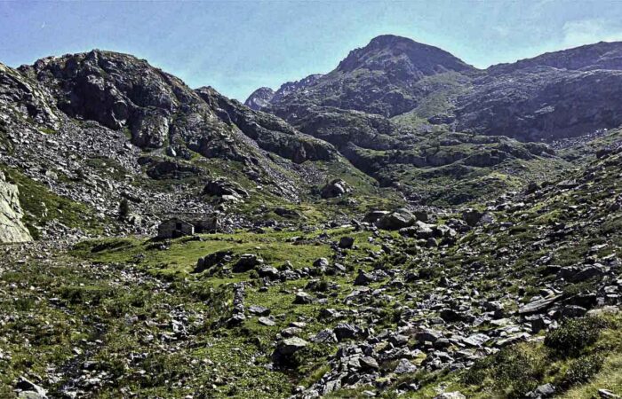 Trekking in Val Vogna Lago Alpe Maccagno Trekking Valsesia gruppo trekking lifeintrek