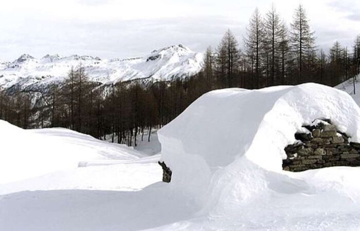 Ciaspolata Monte Cazzola ciaspolare all' Alpe Devero, Lifeintrek gruppo ciaspolate con Partenza da Milano.