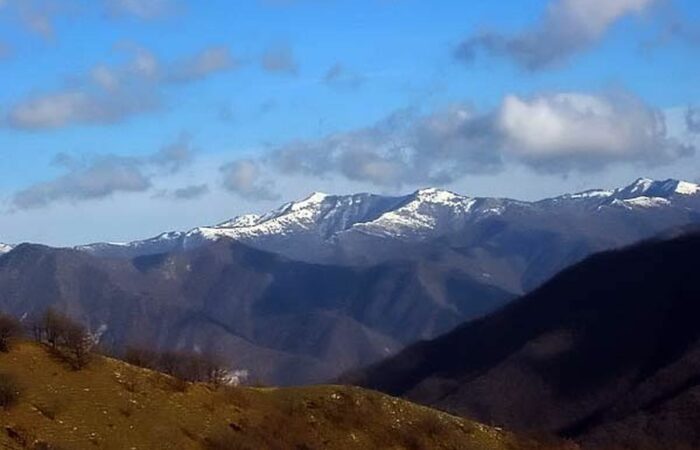 Ferrovia scartamento ridotto Caselle escursioni sui monti Liguri con gruppo trekking Lombardia Lifeintrek arrivare al balcone di Genova