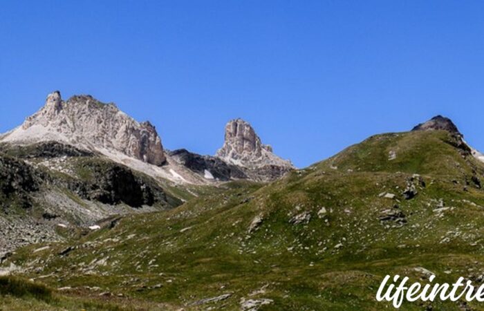 Trekking Milano Lifeintrek Montagna Val d'Aosta Trek Montanga gita Cime Bianche Prato Cielo blu Gruppo Trekking Giovani Lombardia Dieci cose da Fare in Val ayas