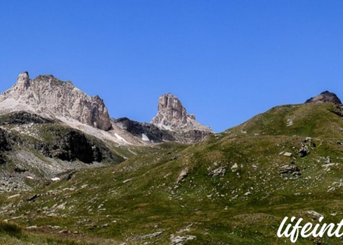 Trekking Milano Lifeintrek Montagna Val d'Aosta Trek Montanga gita Cime Bianche Prato Cielo blu Gruppo Trekking Giovani Lombardia Dieci cose da Fare in Val ayas