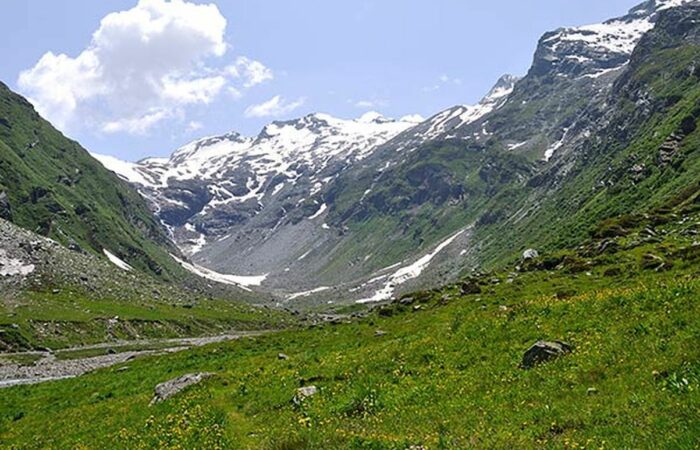 Escursioni pochi chilometri da Milano, il trekking in Val Fedoz è a due passi dalla Lombardia partendo dal Passo del Maloja e Laghi di Sils