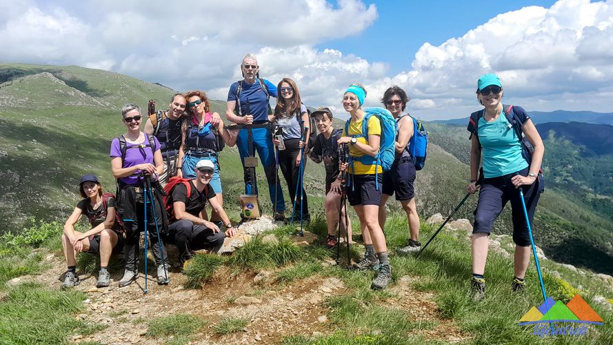 Gruppo Trekking Liguria in cima al Monte Tardia