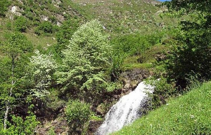 Sentiero Lago Capezzone Cascata