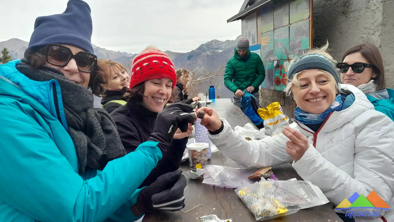 Grigna Rifugio Pialeral Trekking Legnano Perchè ci si saluta in Montagna