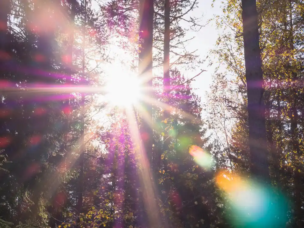 Protezione Solare: proteggersi dal sole nei Trekking ed Escursioni, la protezione solare durante le nostre escursioni è indispensabile. Sun Protection: An Indispensable Ally for Trekking and Hiking