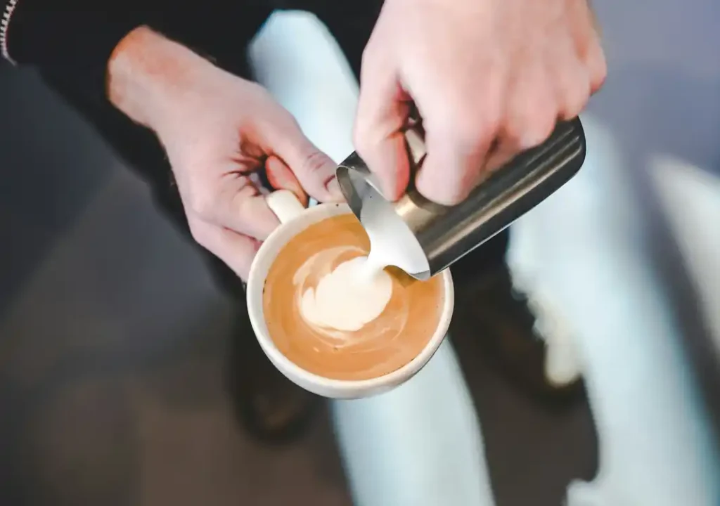 Trekking e Cappuccino Prima Dell'Attività Fisica