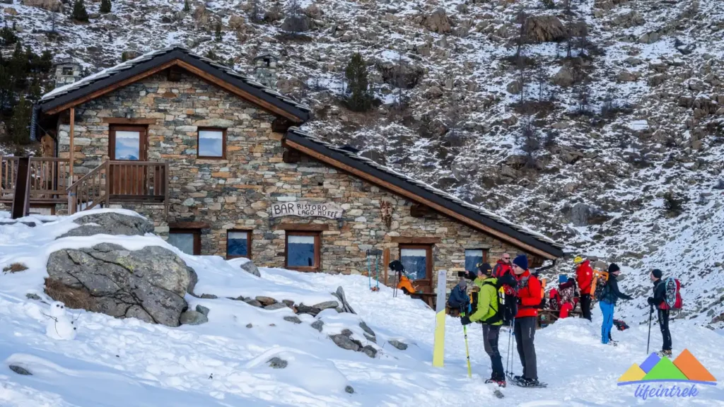 Rifugio Lago Muffè, un ristoro un sentiero ed un lago ghiacciato, un viaggio tra i rifugi, sentieri Parco Del Monte Avic oltre al Barbustel