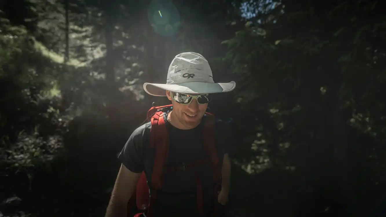 Trekking e cappello, tipi berretto, protezione da UV e protezione dal sole, guida alla scelta per cappello per escursionismo.