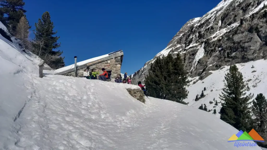 Lago Del Cavloc, Valle Del Forno escursione invernale sentiero battuto, ciaspolata, dove si trova, come arrivare, itinerario Passo Del Maloja Escursione Invernale Valle Forno, la nostra giornata sulla neve  in Engadina dal Passo del Maloja al Lago Cavloc e Pian Canin