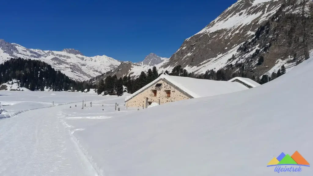 Lago Del Cavloc, Valle Del Forno escursione invernale sentiero battuto, ciaspolata, dove si trova, come arrivare, itinerario Passo Del Maloja